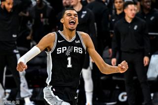 他与球队管 他与球队管