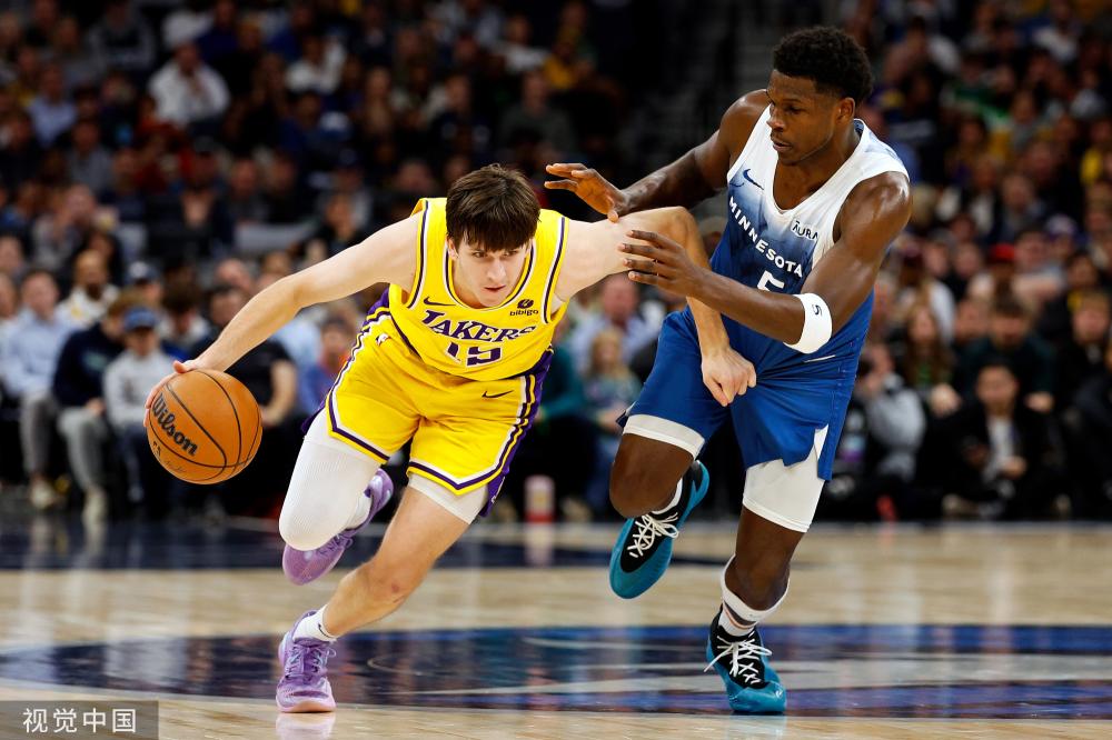 表现吸引了 表现吸引了